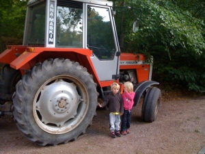 Noel, Sally & den lilla röda traktorn